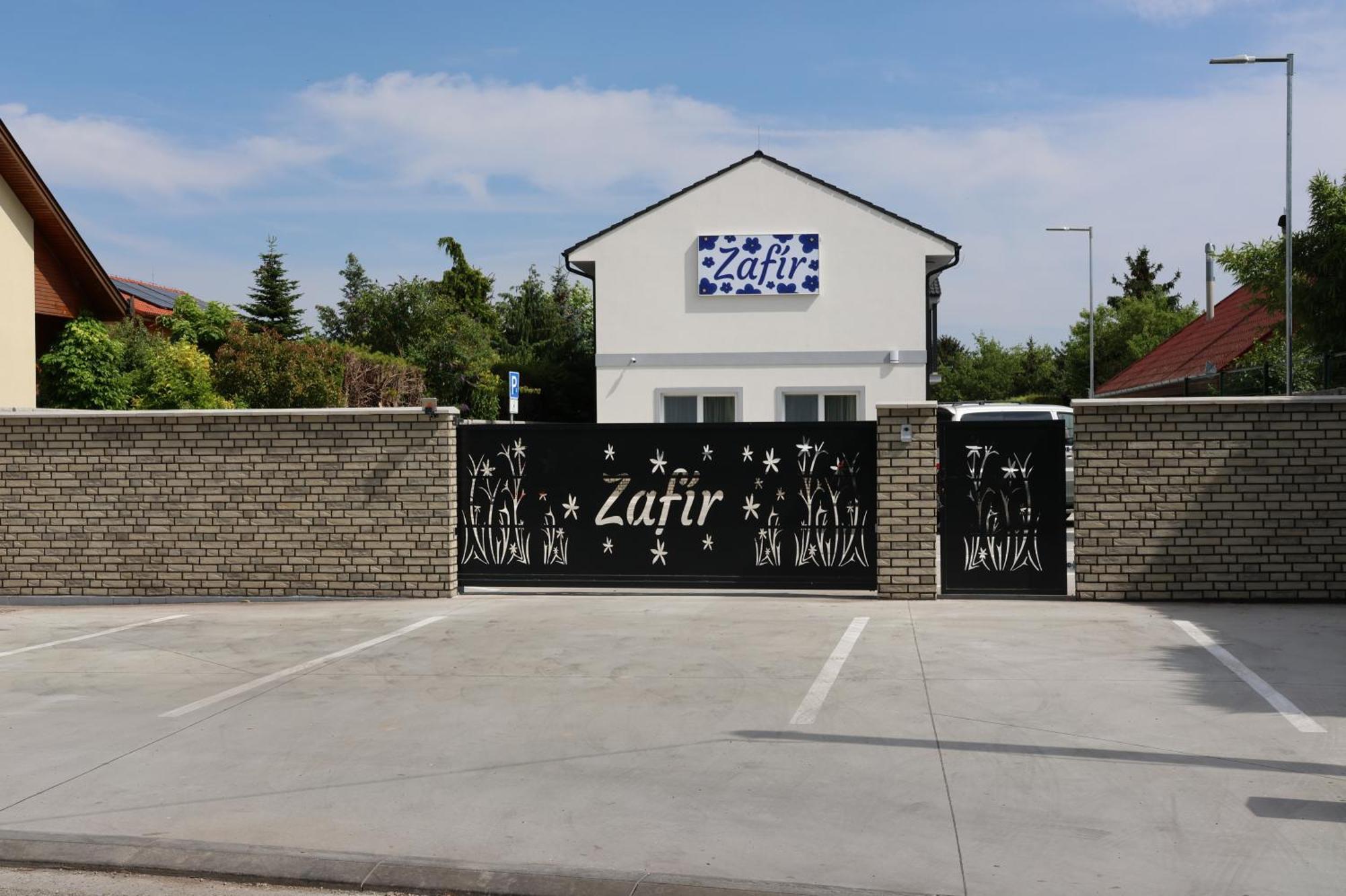 Zafir Hotel Dunajska Streda Luaran gambar